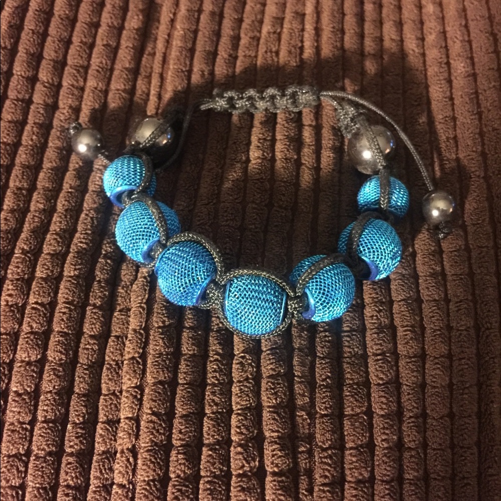 Adjustable bracelet